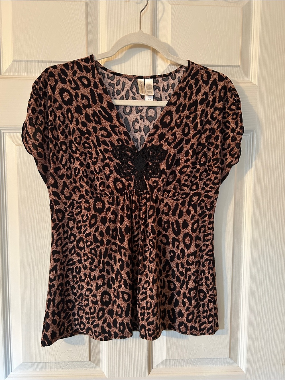 Ambrielle Leopard Print V-Neck Top in Brown and Black